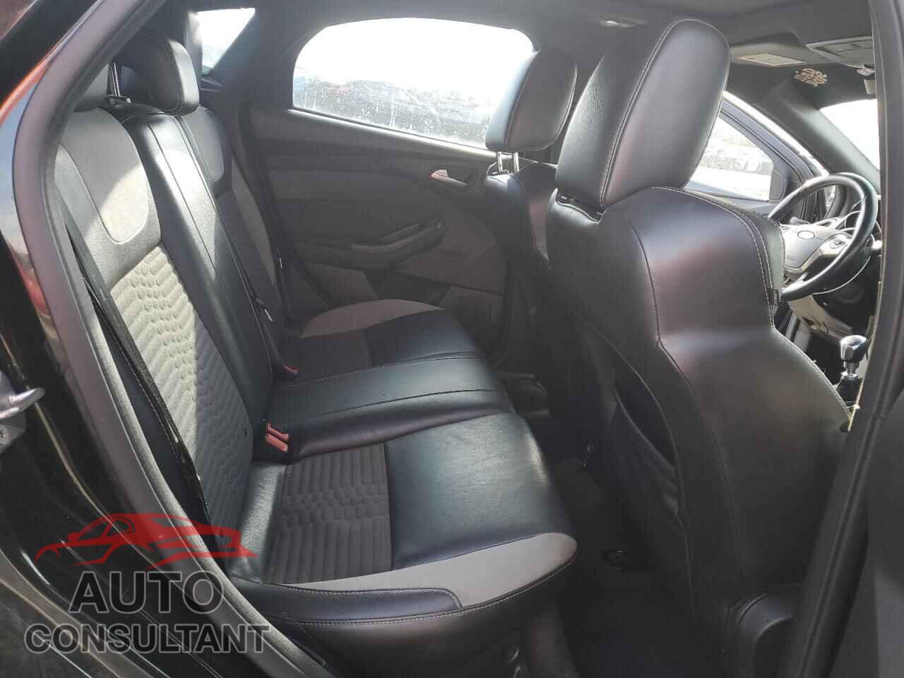 FORD FOCUS 2014 - 1FADP3L9XEL345962
