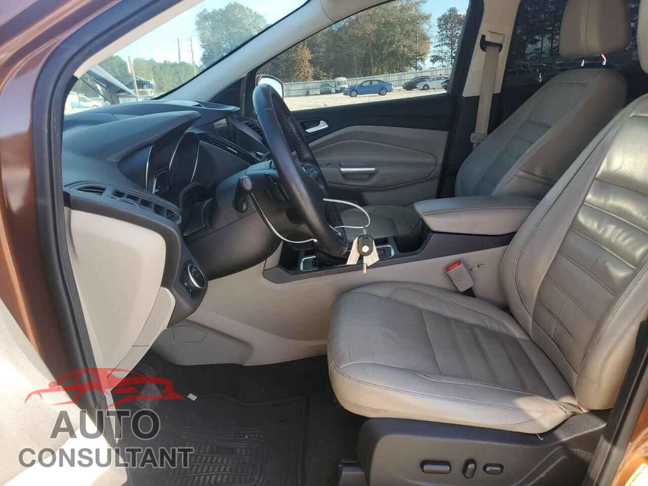 FORD ESCAPE 2017 - 1FMCU0G9XHUB88239