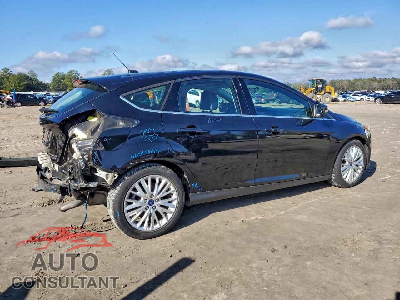 FORD FOCUS 2016 - 1FADP3N20GL371330