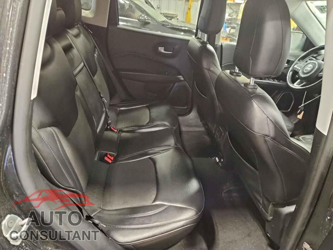 JEEP COMPASS 2018 - 3C4NJDBBXJT401570