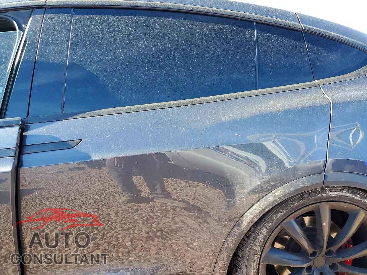 TESLA MODEL X 2016 - 5YJXCBE45GFS00400