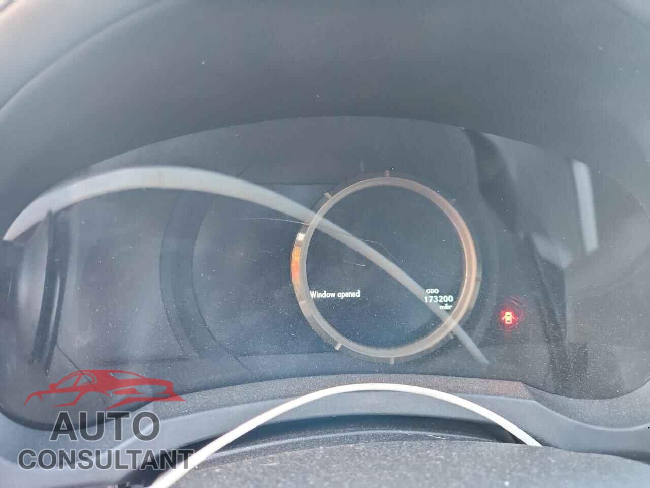 LEXUS IS 2014 - JTHBE1D25E5013203
