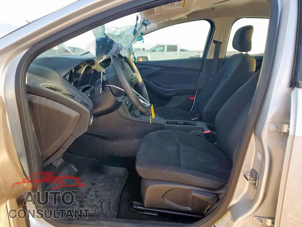 FORD FOCUS 2018 - 1FADP3E25JL241261