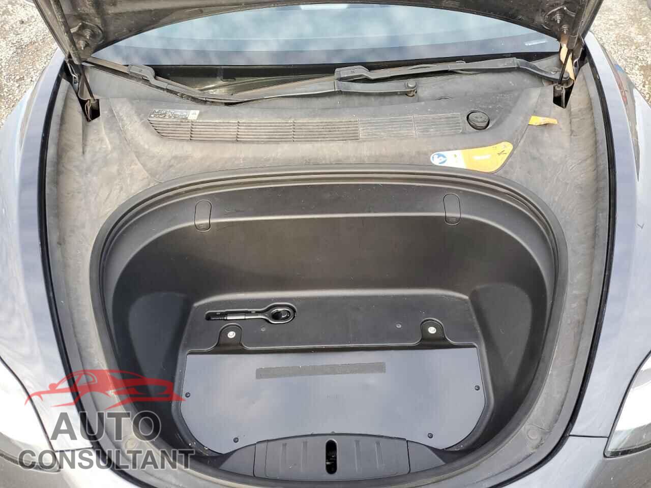 TESLA MODEL 3 2018 - 5YJ3E1EA4JF008529