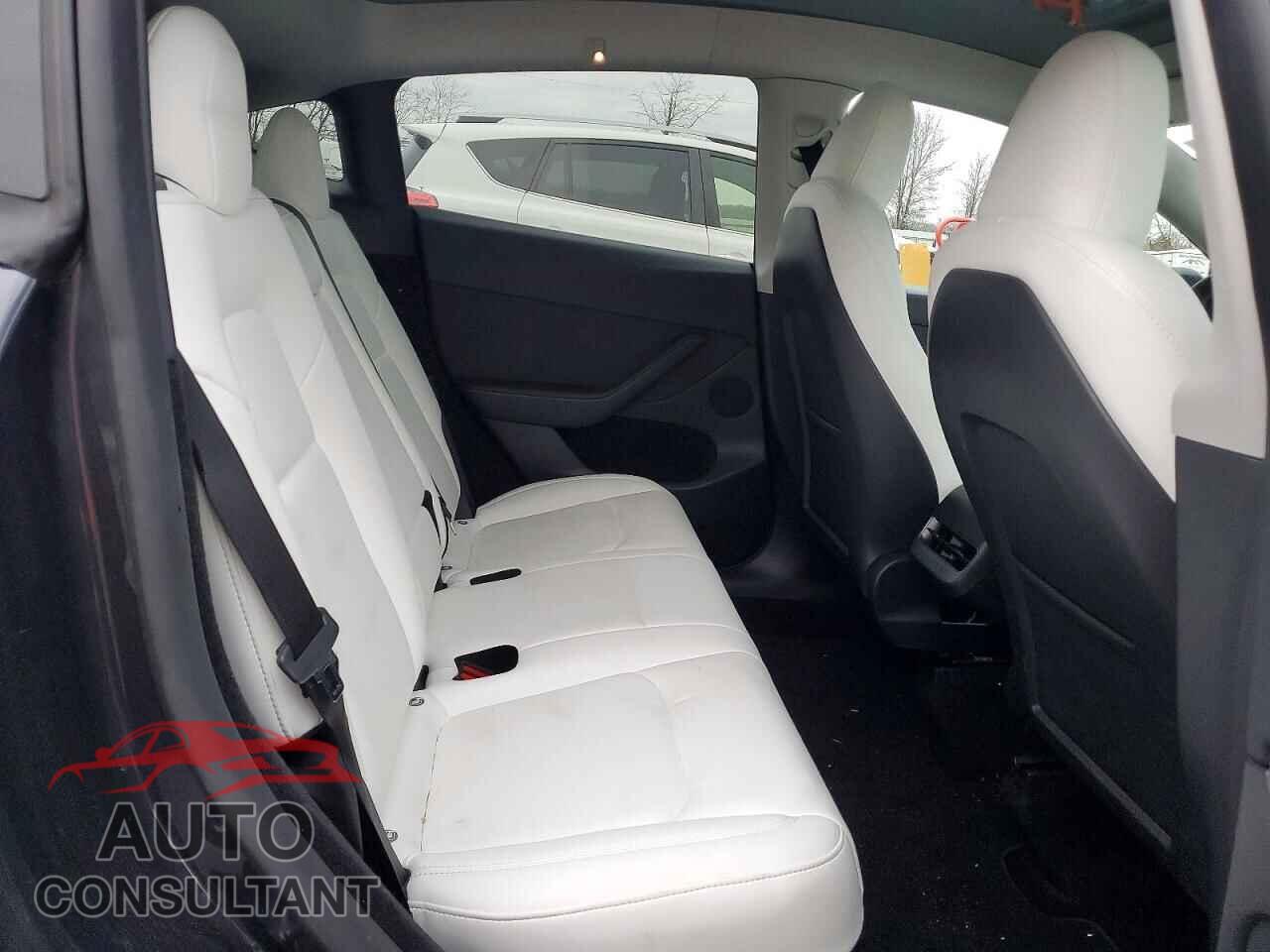 TESLA MODEL Y 2024 - 7SAYGDED5RF075845