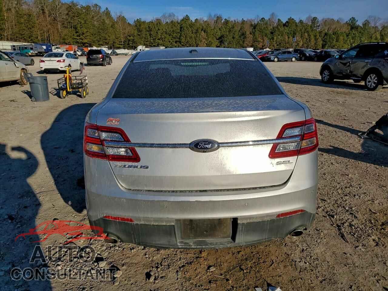 FORD TAURUS 2017 - 1FAHP2E80HG135366
