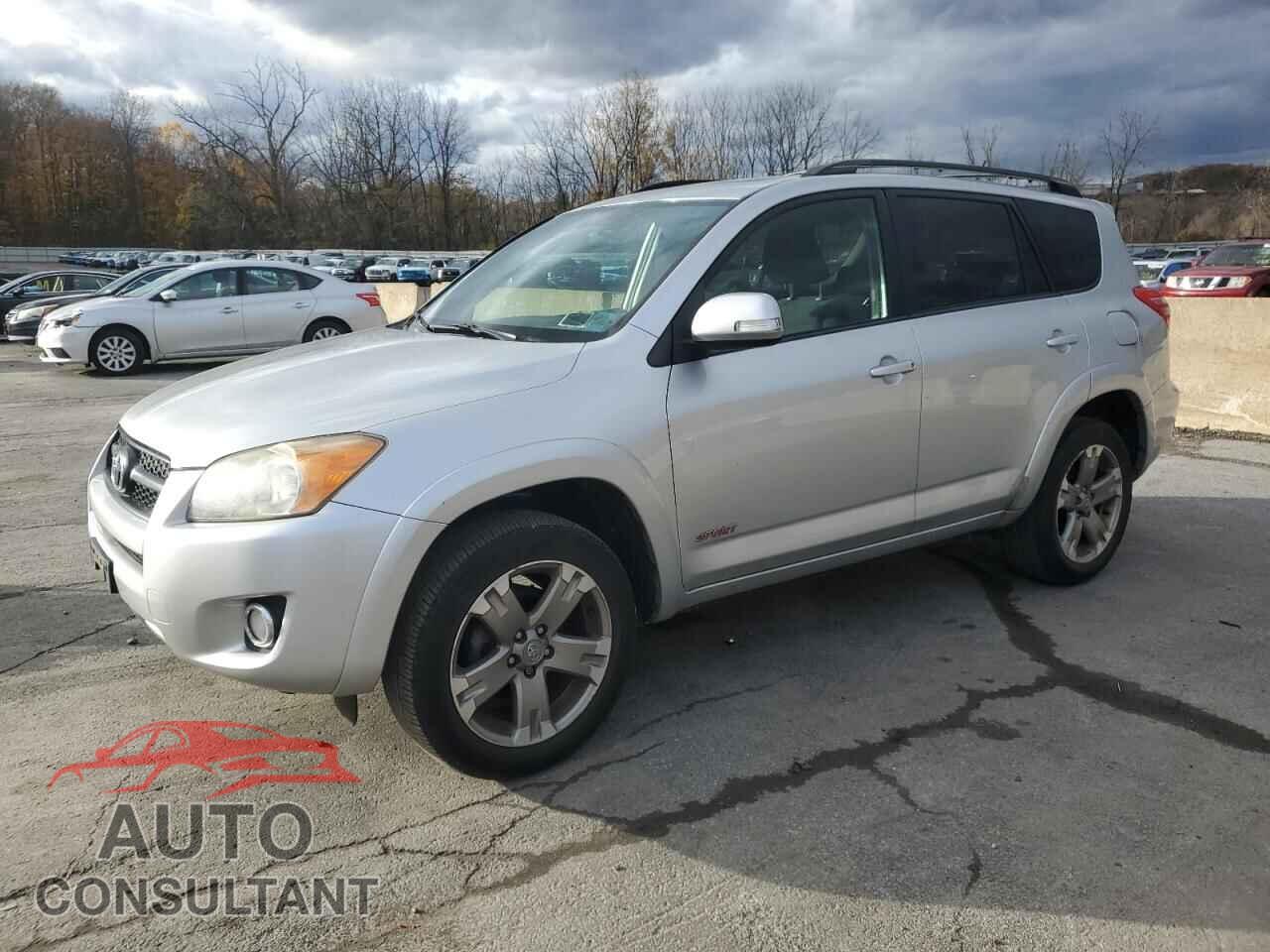 TOYOTA RAV4 2011 - JTMRF4DV5B5045573