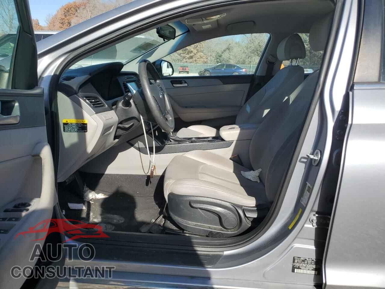 HYUNDAI SONATA 2017 - KMHE24L14HA046895