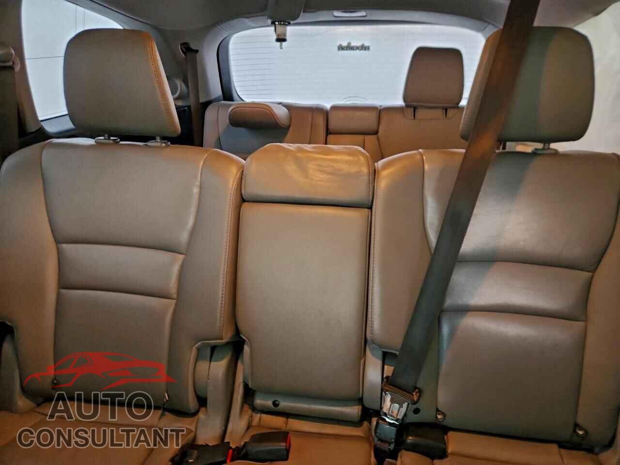 HONDA PILOT 2017 - 5FNYF6H94HB034379