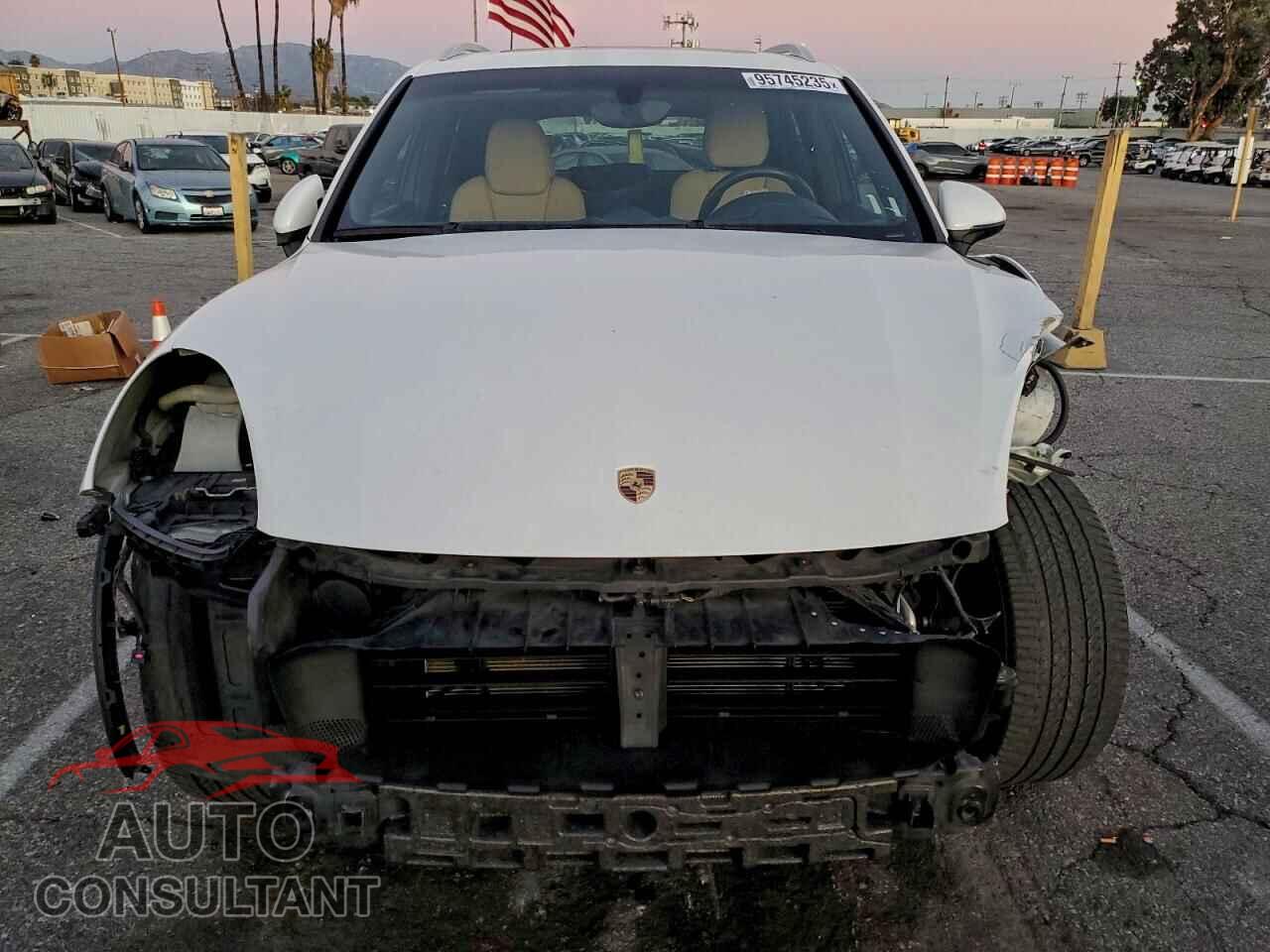 PORSCHE CAYENNE 2016 - WP1AA2A28GKA36514