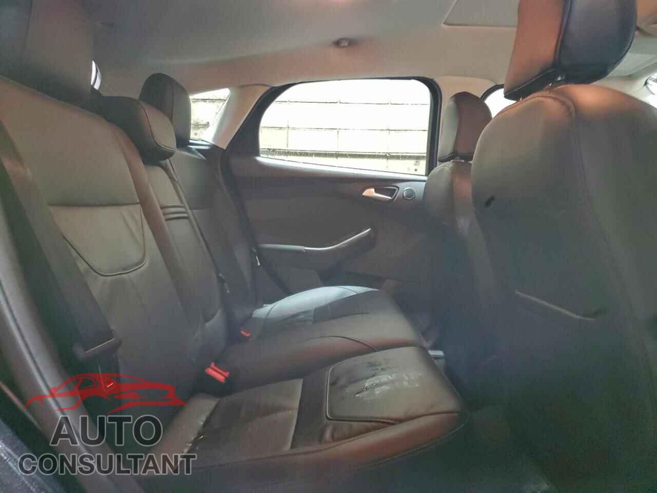 FORD FOCUS 2015 - 1FADP3N21FL380133