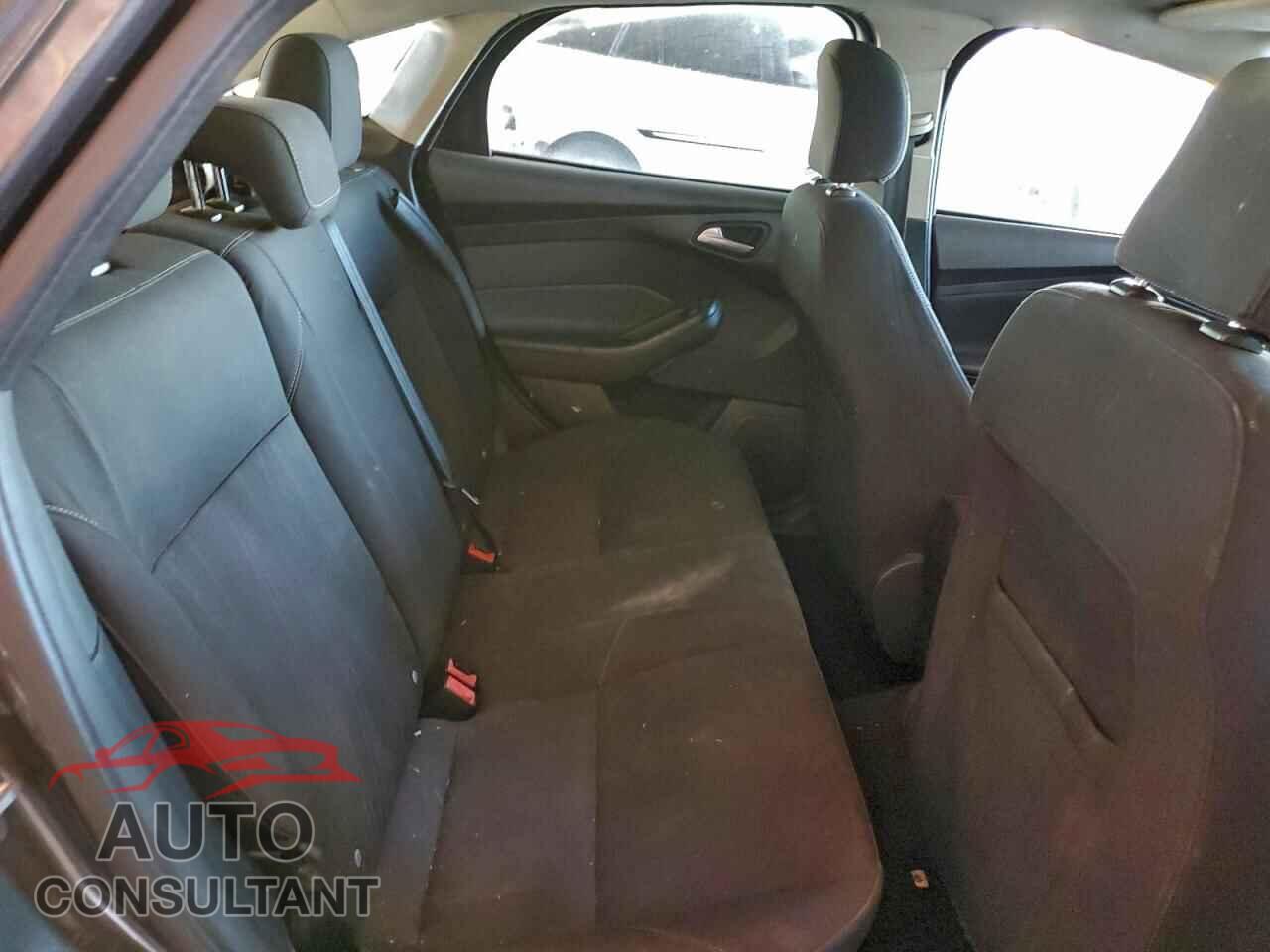 FORD FOCUS 2015 - 1FADP3F21FL294402