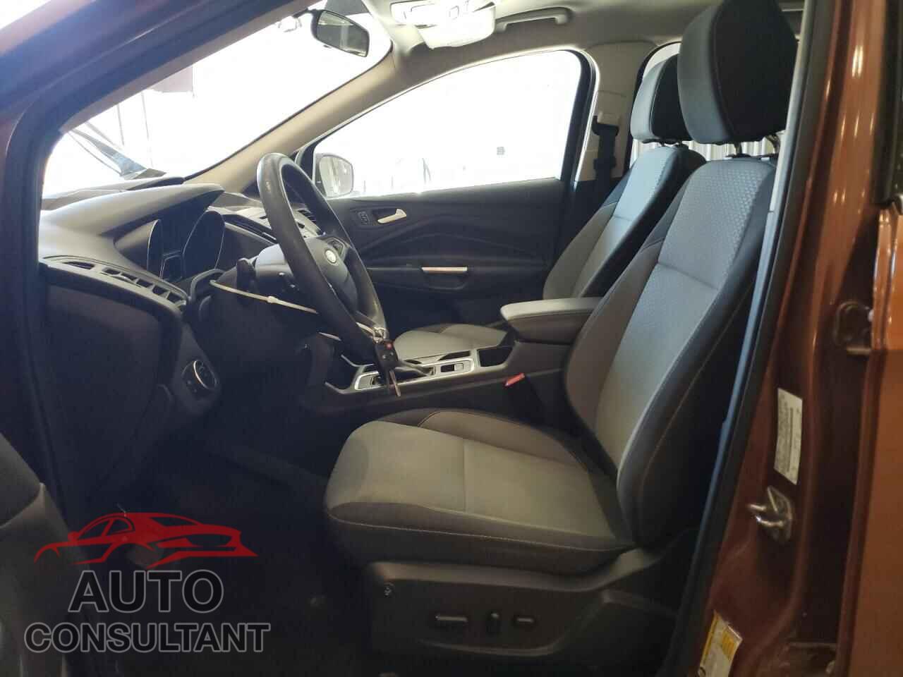 FORD ESCAPE 2017 - 1FMCU9G91HUB78221