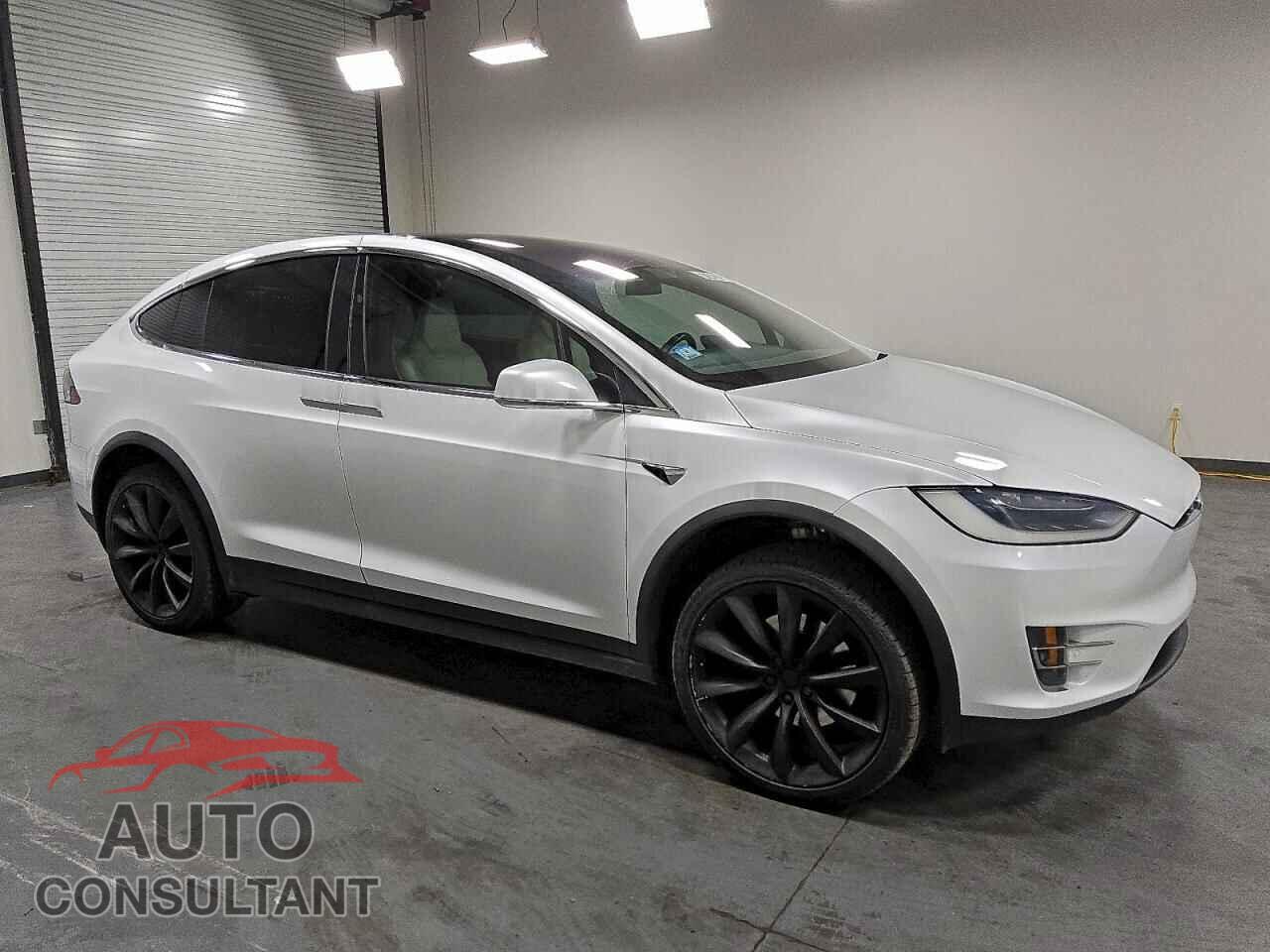 TESLA MODEL X 2018 - 5YJXCBE21JF138919