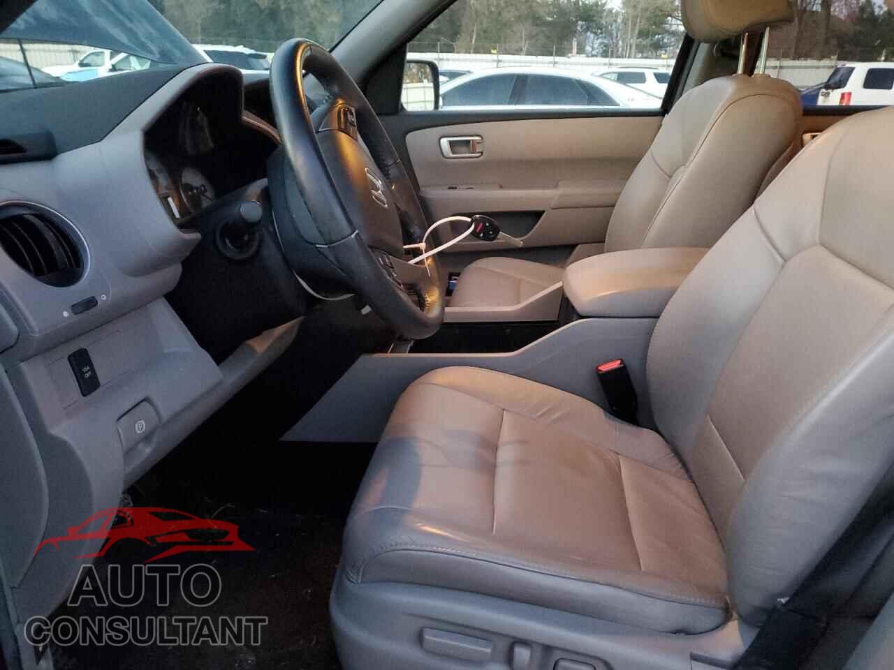 HONDA PILOT 2011 - 5FNYF4H50BB088089