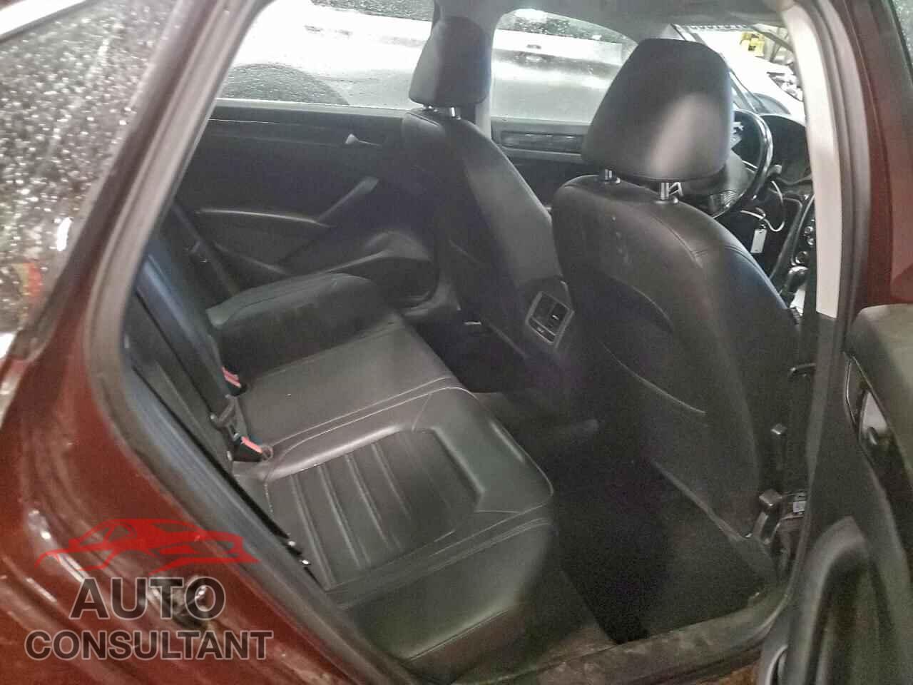 VOLKSWAGEN PASSAT 2013 - 1VWBM7A33DC101145