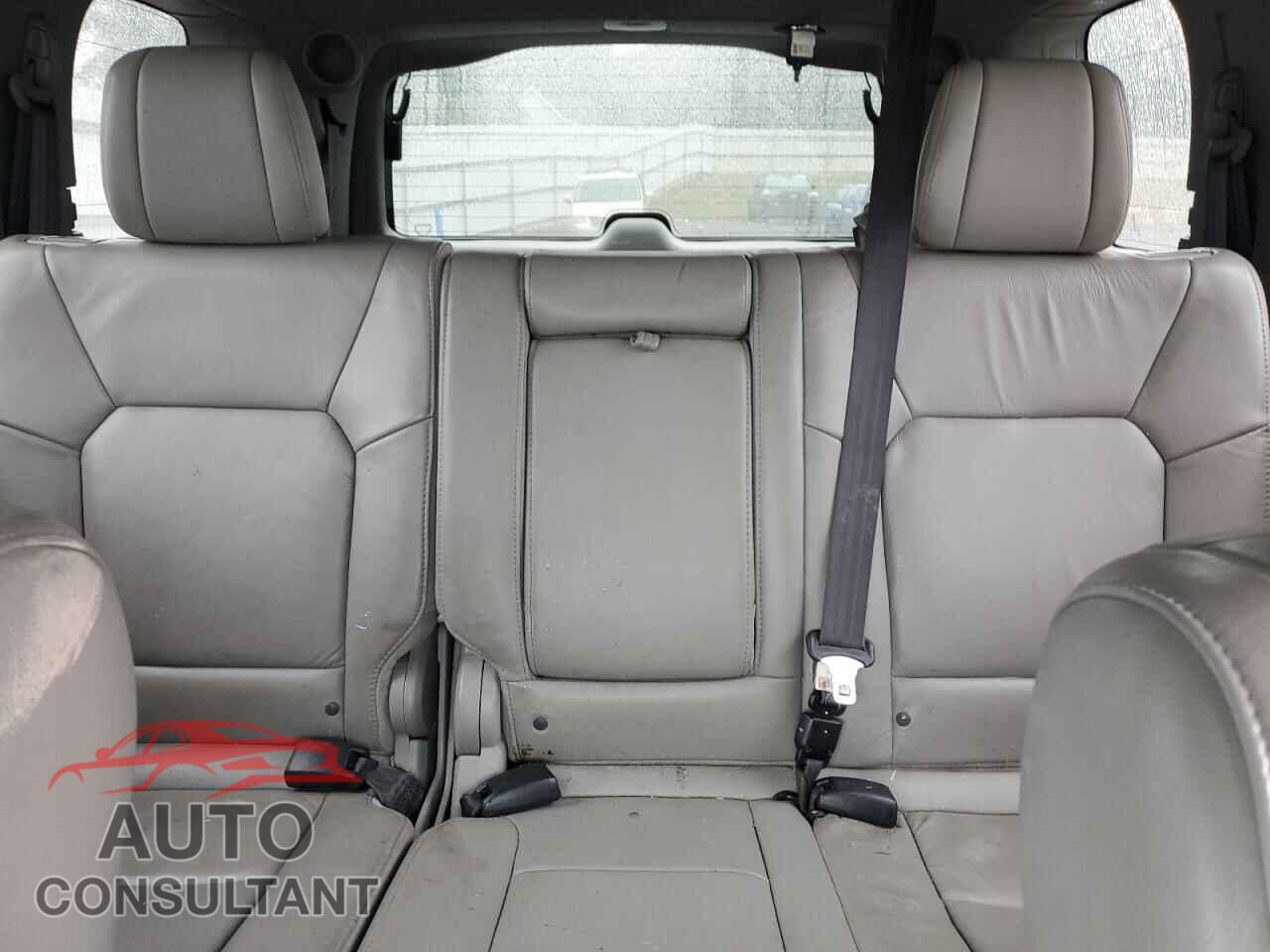 HONDA PILOT 2015 - 5FNYF4H95FB035929