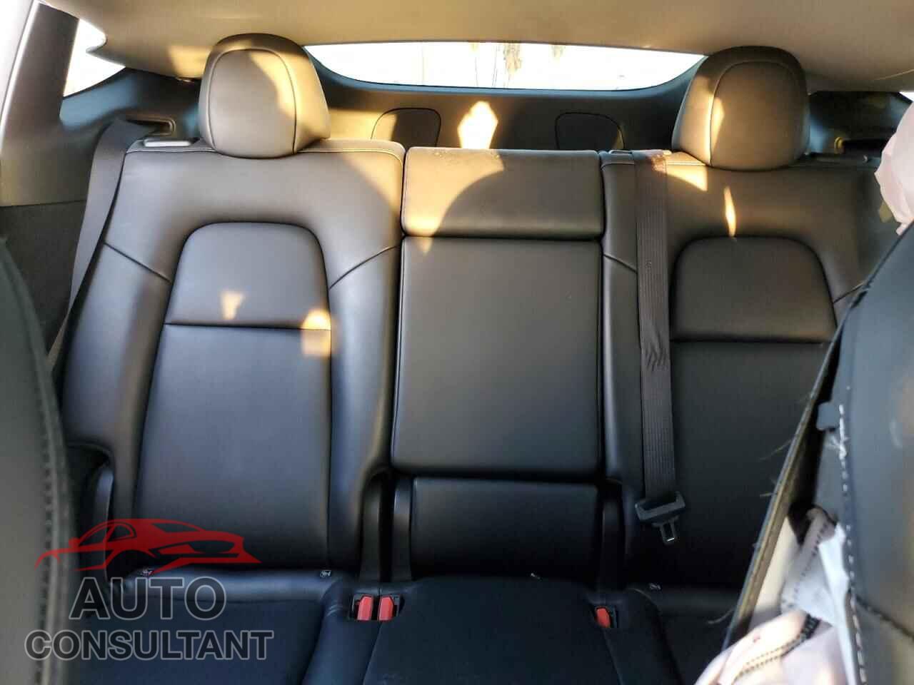 TESLA MODEL Y 2024 - 7SAYGDED7RF192231
