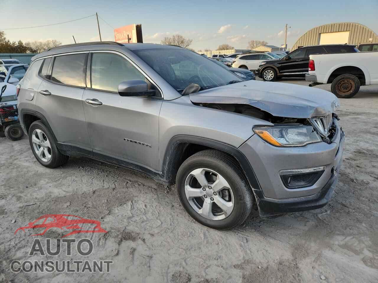 JEEP COMPASS 2018 - 3C4NJDBB0JT200101