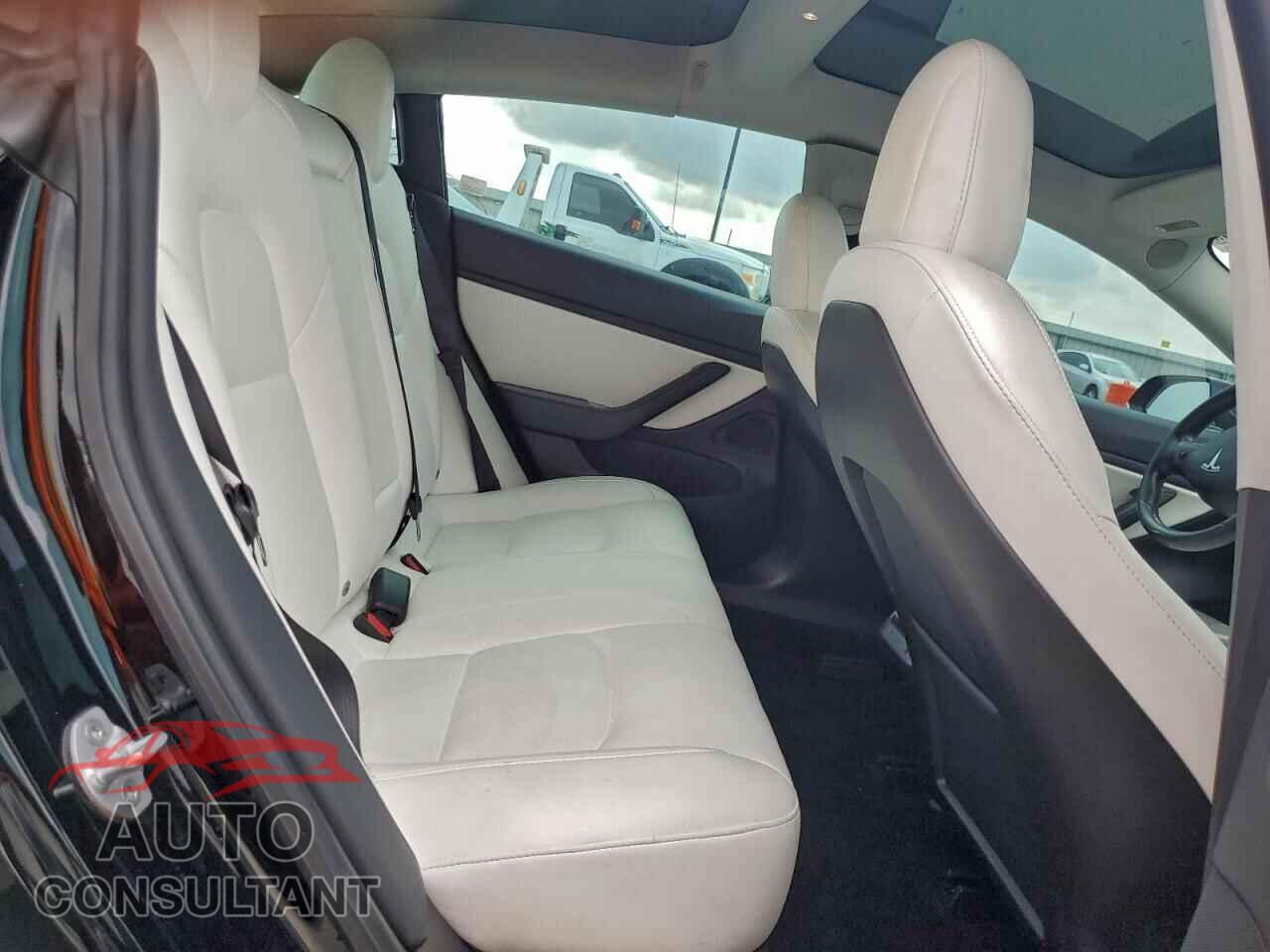 TESLA MODEL 3 2019 - 5YJ3E1EB3KF390675