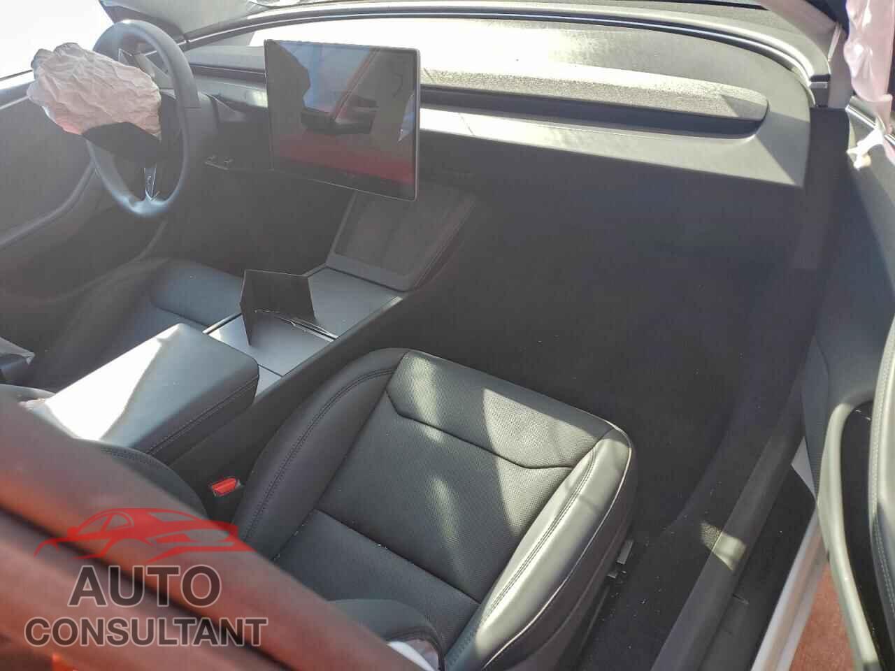 TESLA MODEL 3 2024 - 5YJ3E1EA9RF869877