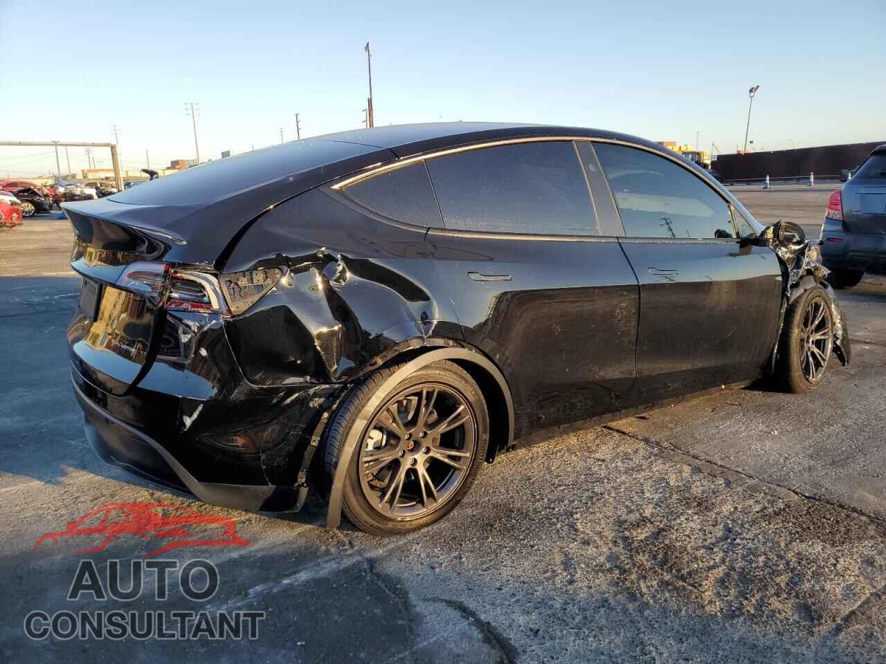 TESLA MODEL Y 2025 - 7SAYGAEE2SF307962