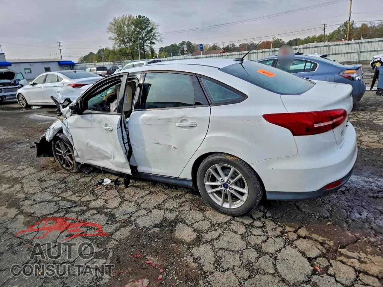 FORD FOCUS 2015 - 1FADP3F24FL321642