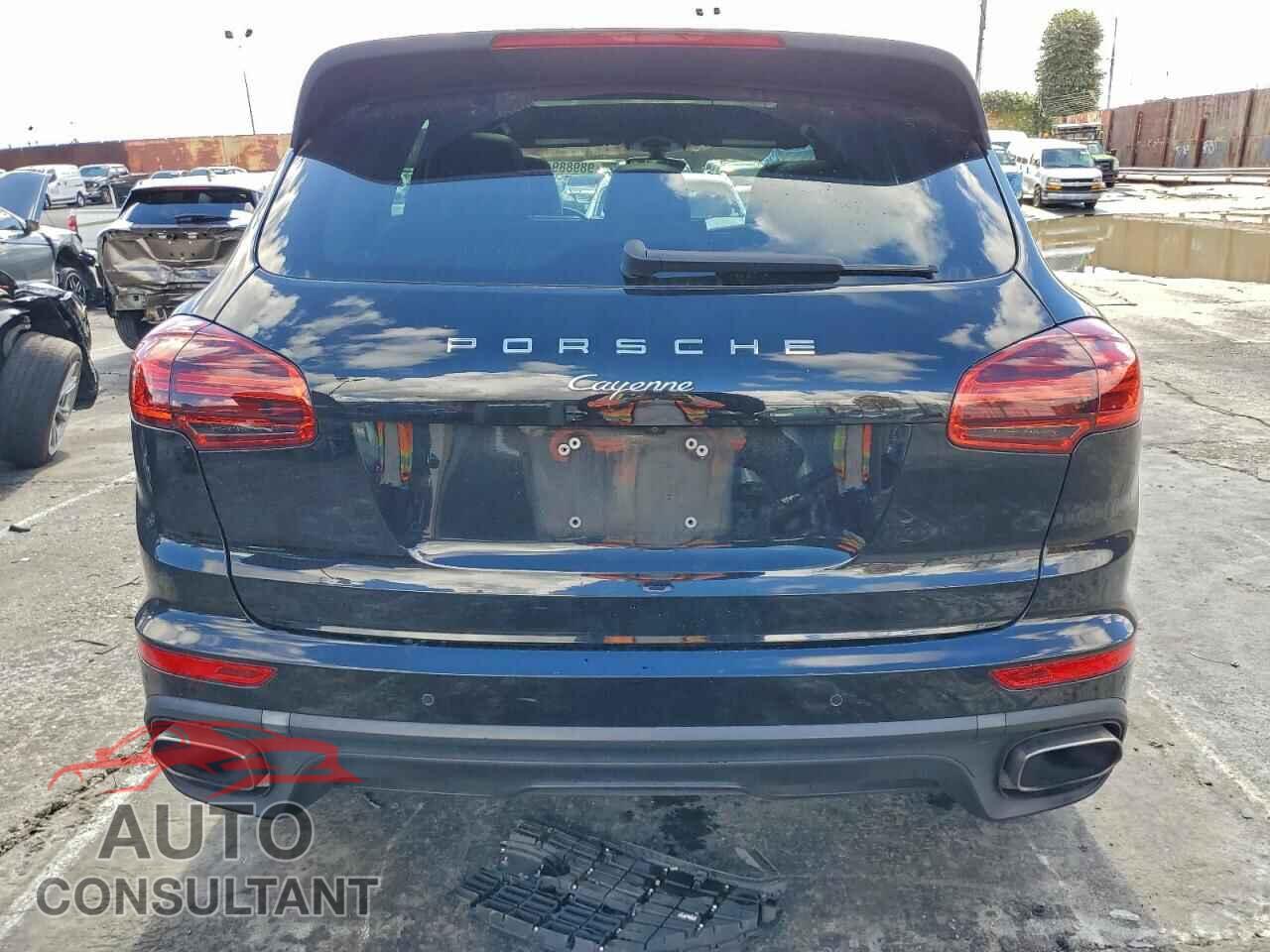 PORSCHE CAYENNE 2018 - WP1AA2A23JKA03136