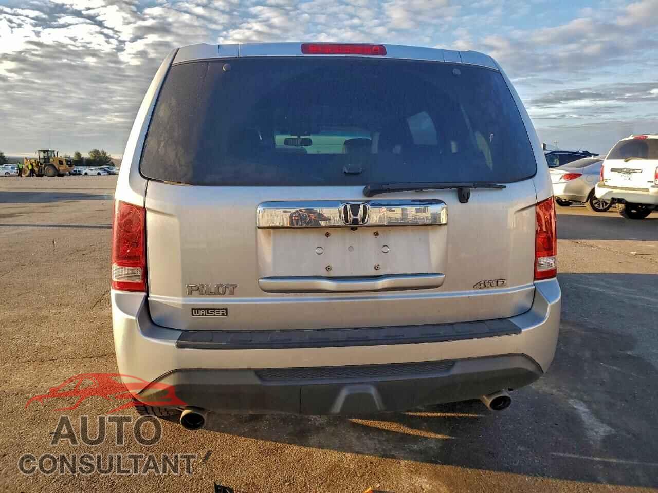 HONDA PILOT 2015 - 5FNYF4H59FB032111