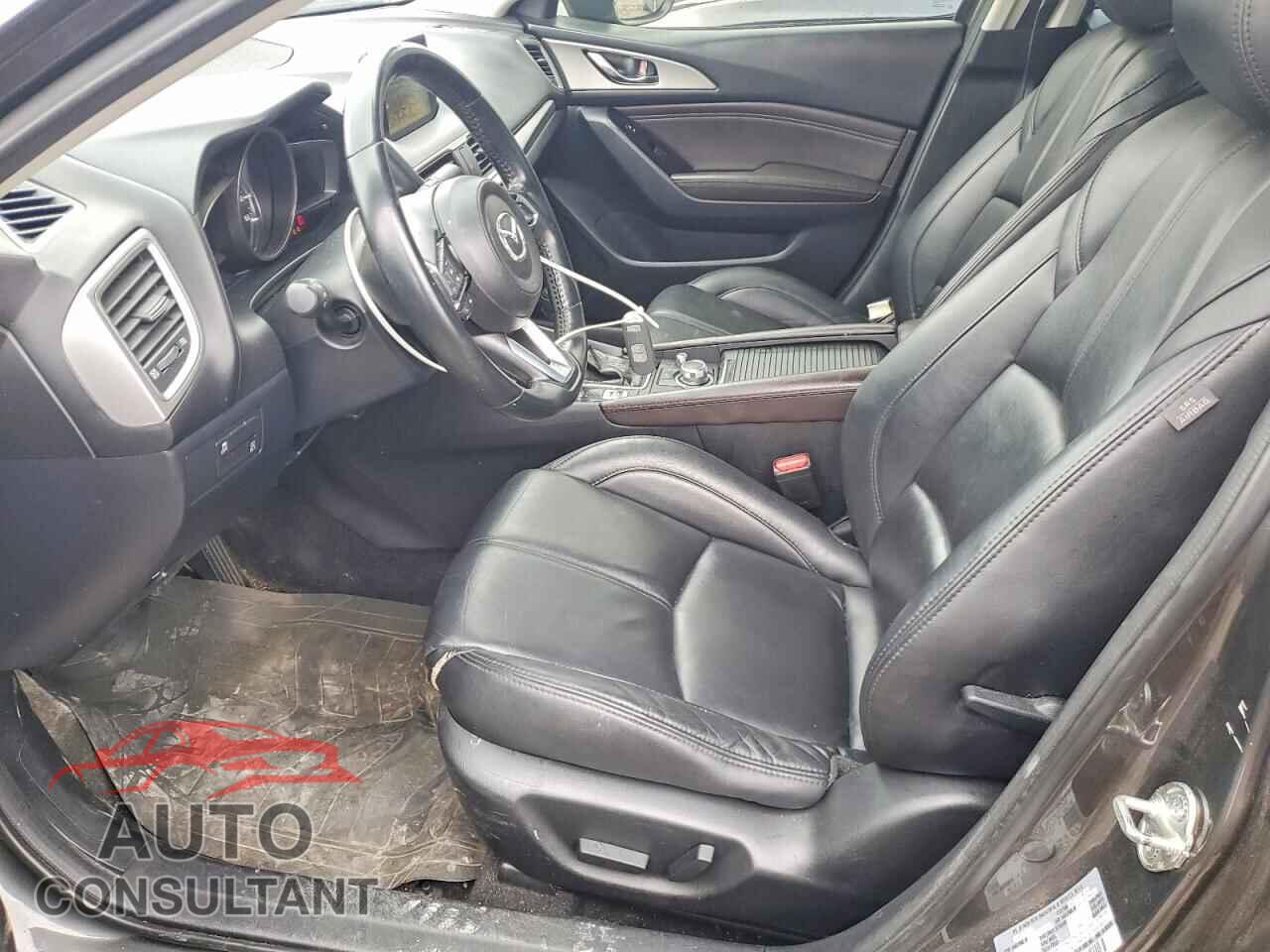 MAZDA 3 2018 - 3MZBN1V30JM233696