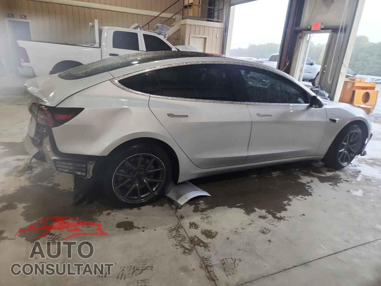 TESLA MODEL 3 2018 - 5YJ3E1EA9JF039355