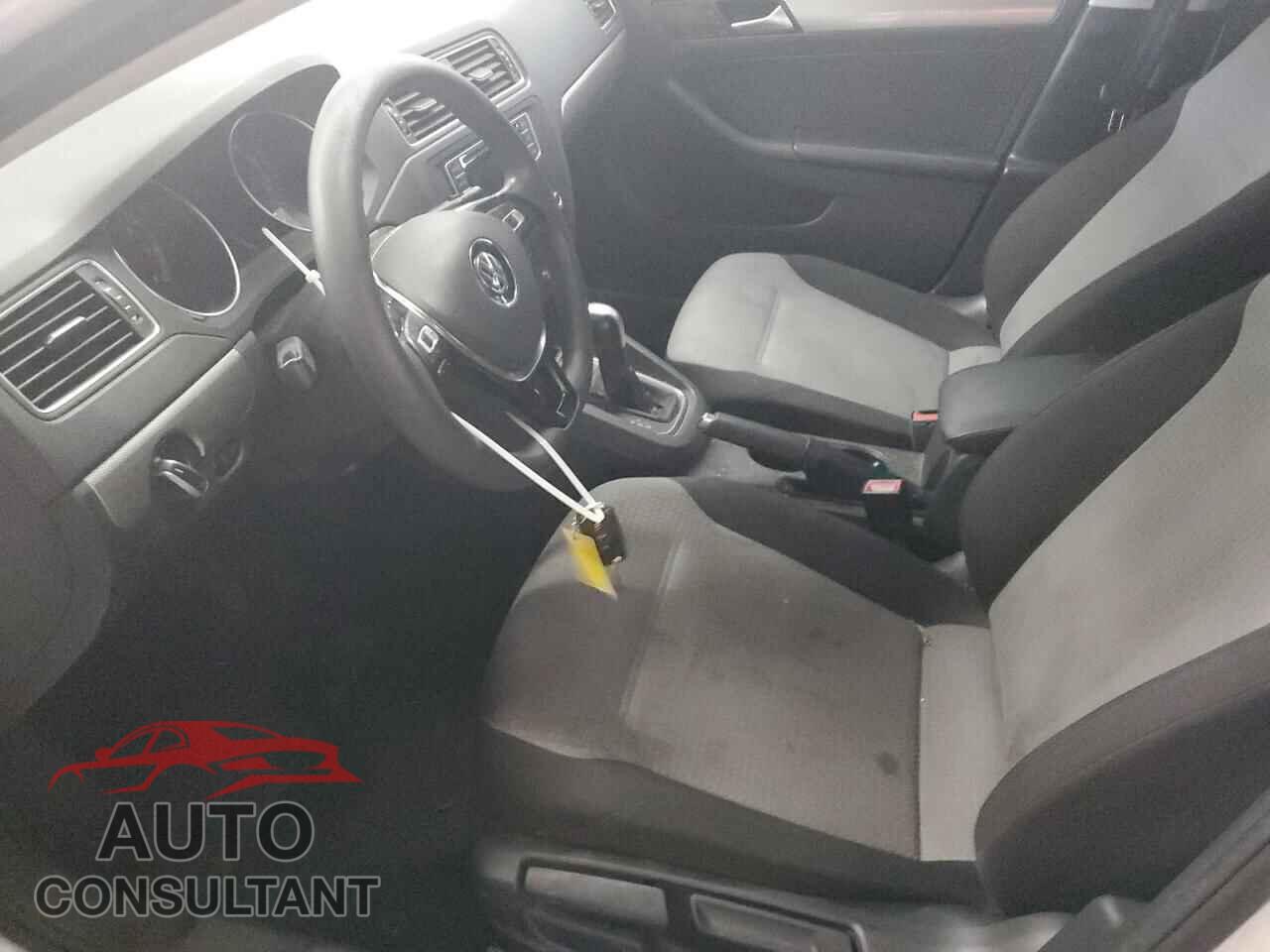 VOLKSWAGEN JETTA 2017 - 3VW2B7AJ5HM339975