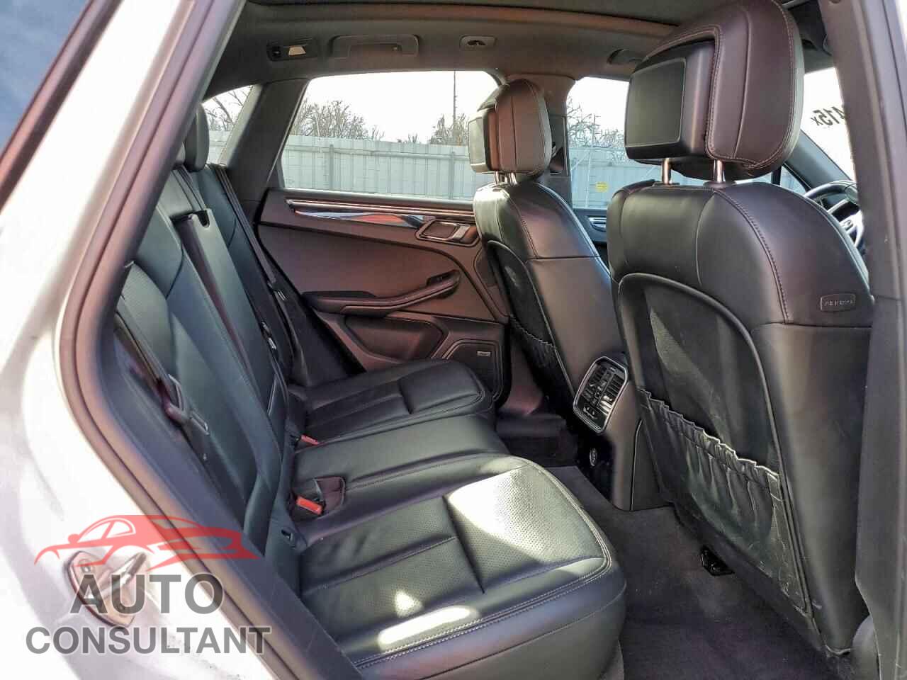 PORSCHE MACAN 2018 - WP1AA2A54JLB14587