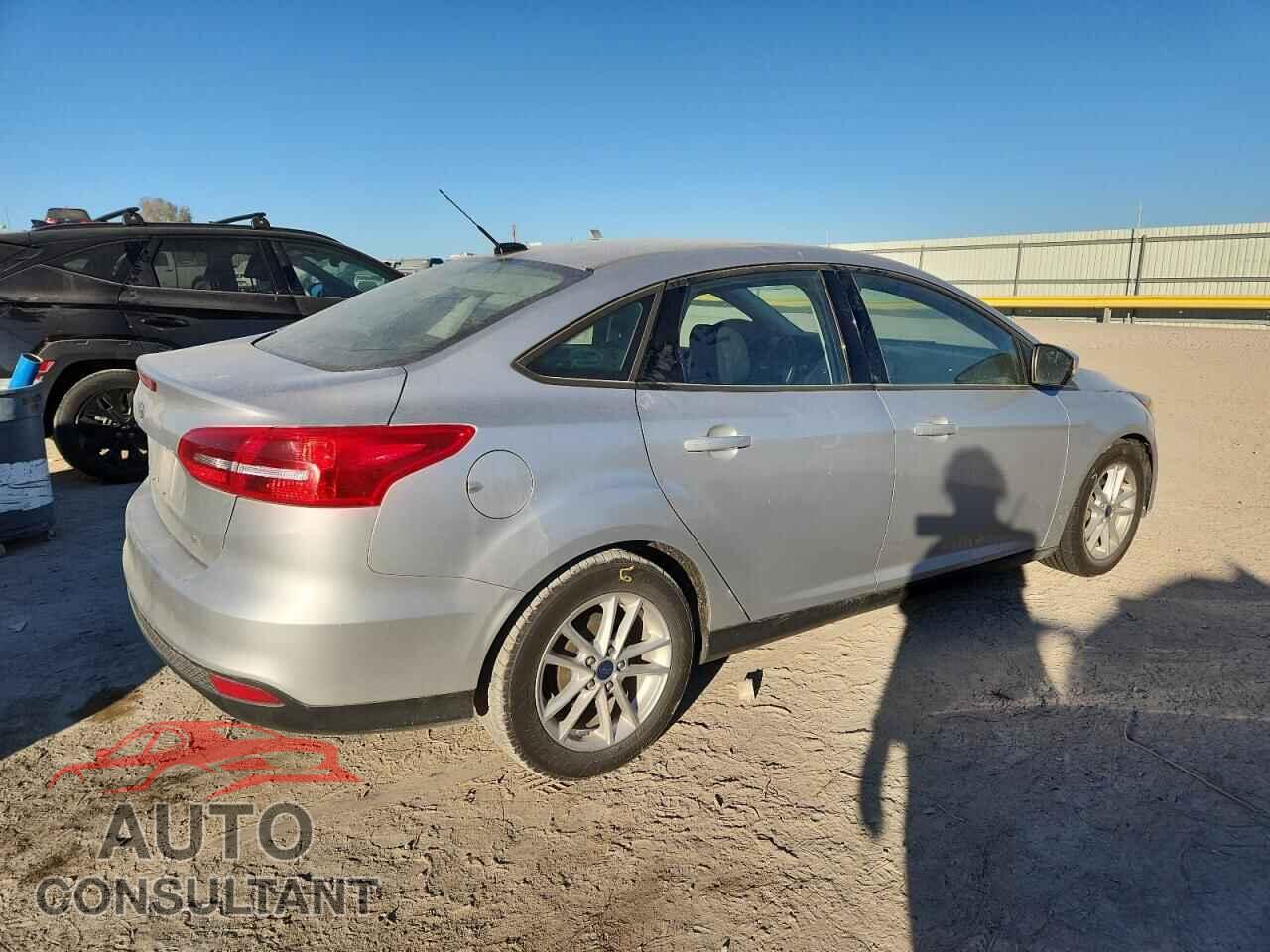 FORD FOCUS 2017 - 1FADP3F22HL210638