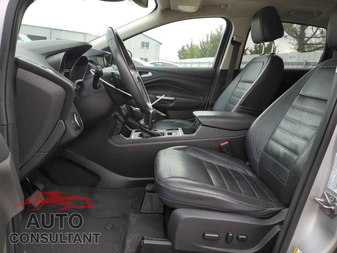 FORD ESCAPE 2017 - 1FMCU0JD2HUC70480