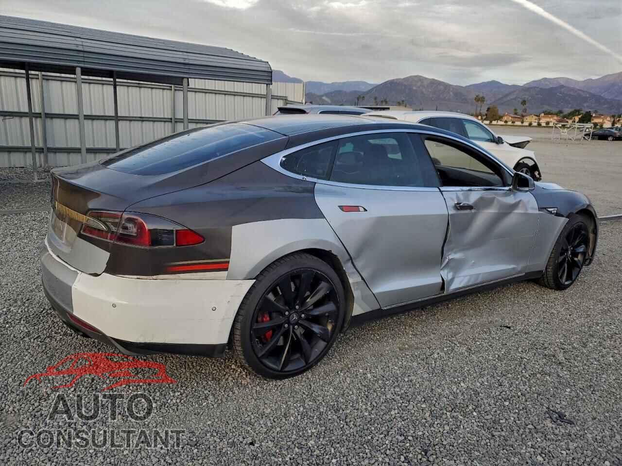 TESLA MODEL S 2015 - 5YJSA1H1XFFP77949
