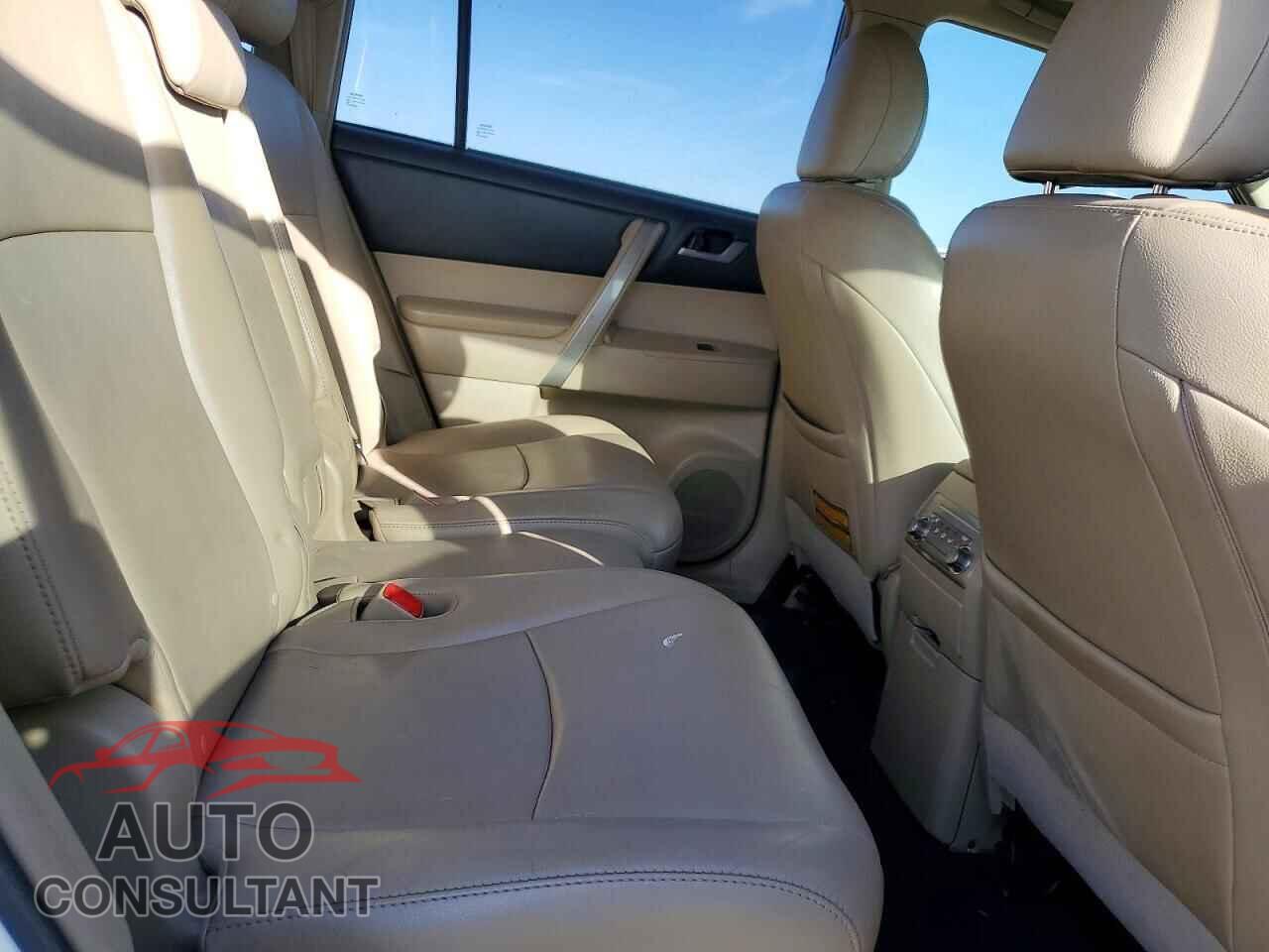 TOYOTA HIGHLANDER 2013 - 5TDZK3EH8DS122612