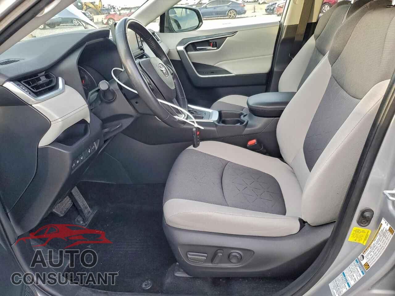TOYOTA RAV4 2019 - JTMP1RFV8KD036971