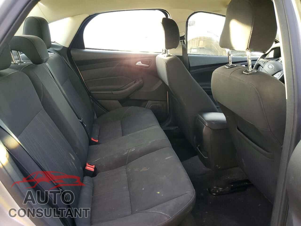 FORD FOCUS 2017 - 1FADP3F22HL223471