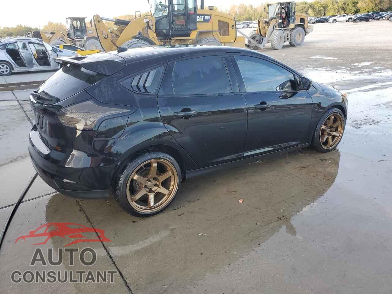 FORD FOCUS 2016 - 1FADP3K22GL379465