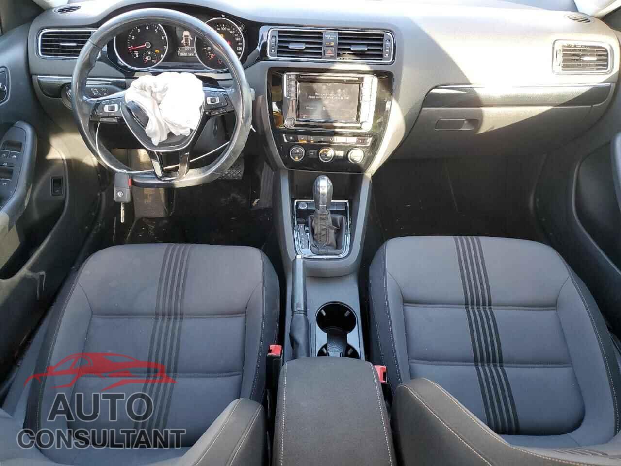 VOLKSWAGEN JETTA 2017 - 3VWDB7AJ8HM261135