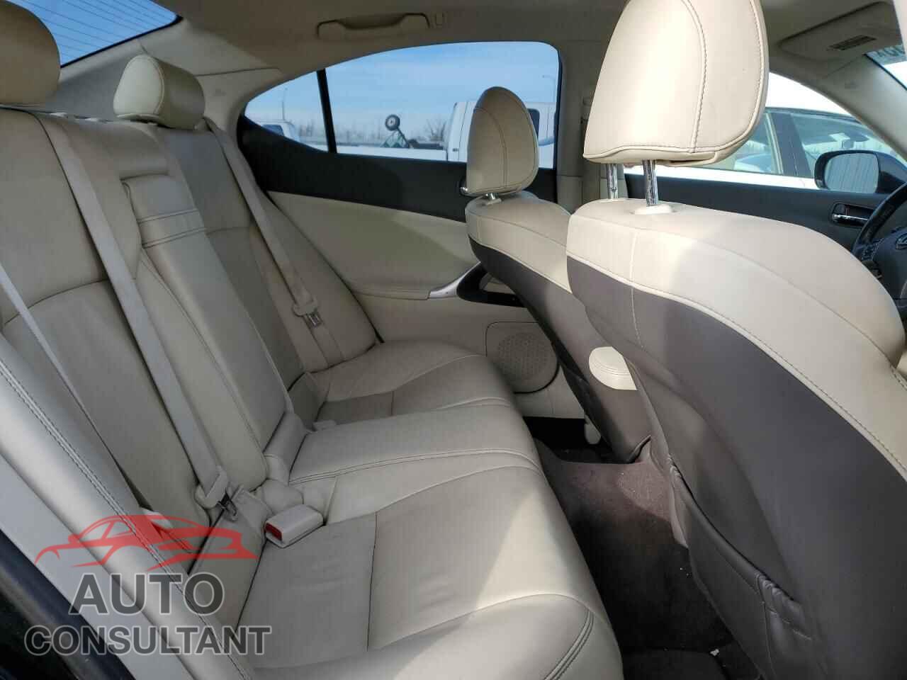 LEXUS IS 2011 - JTHCF5C23B5052524