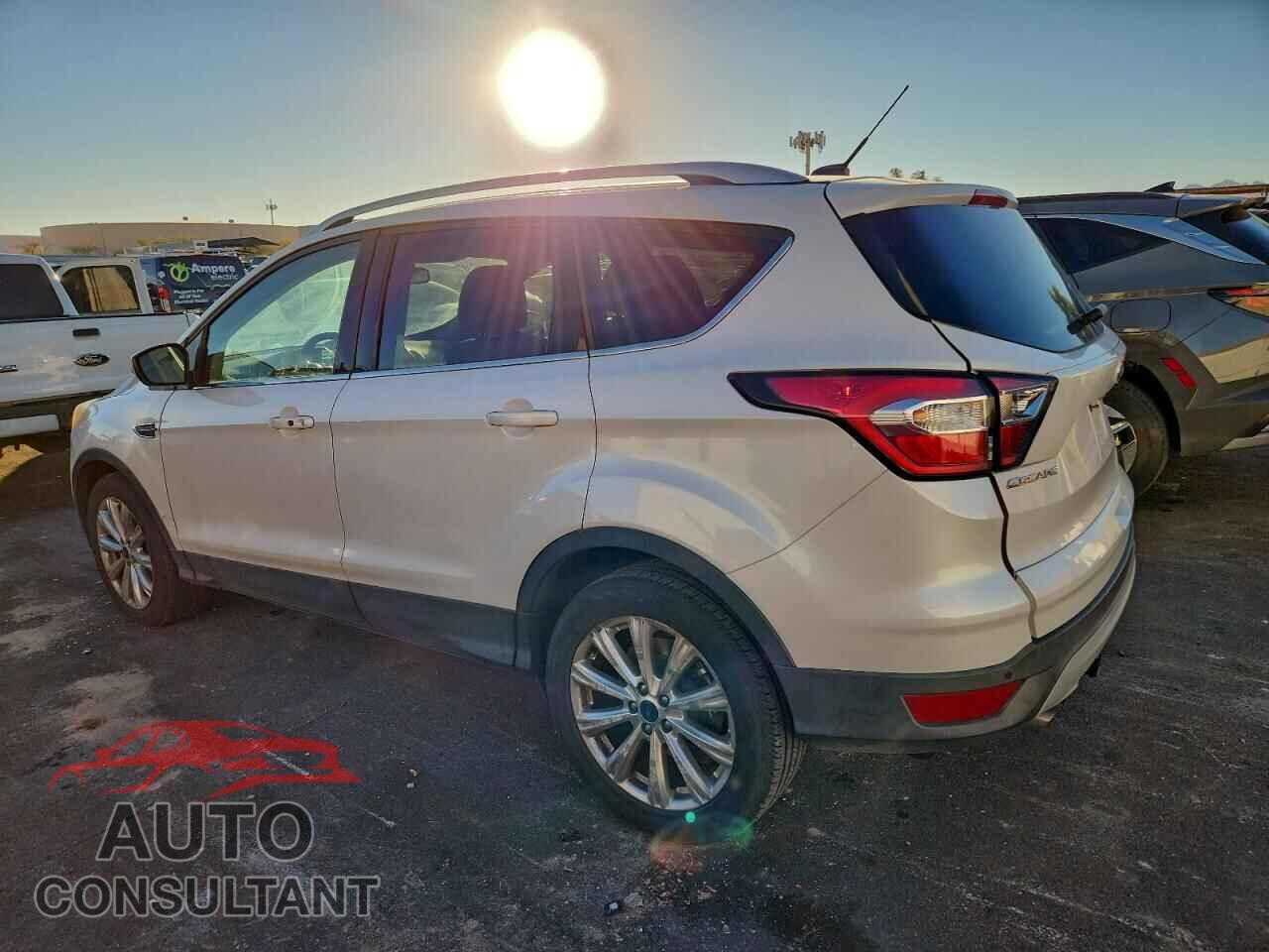 FORD ESCAPE 2017 - 1FMCU0J90HUE97761