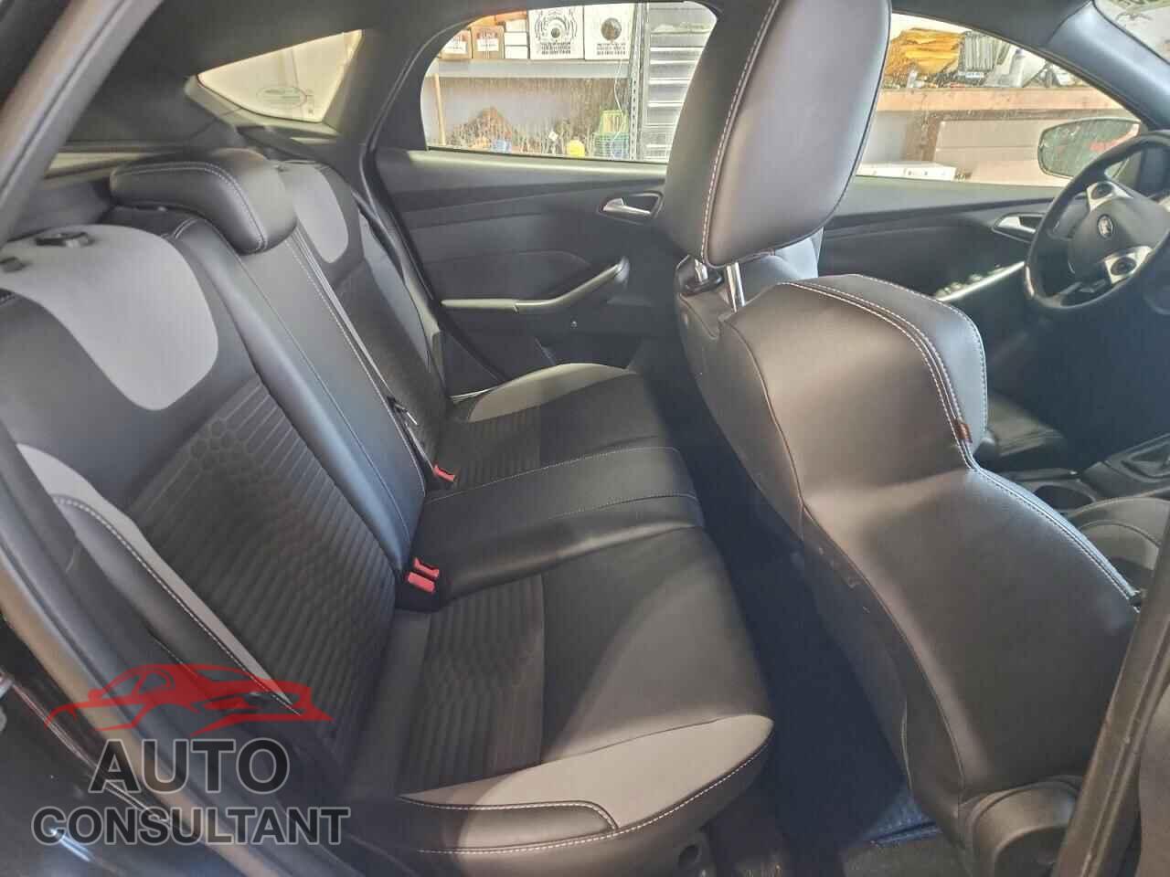 FORD FOCUS 2013 - 1FADP3L94DL136411