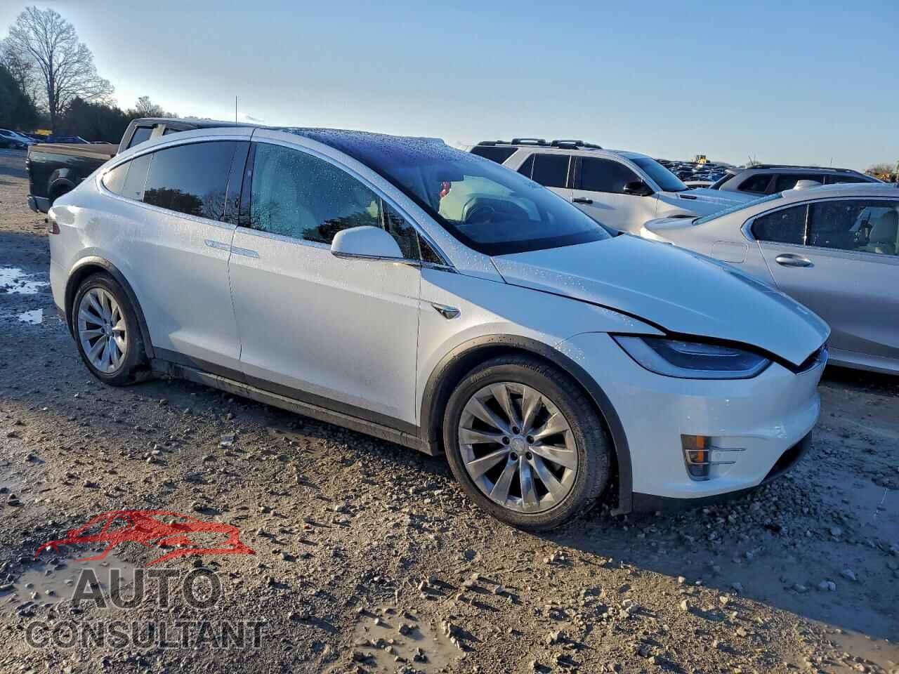 TESLA MODEL X 2018 - 5YJXCBE21JF133753