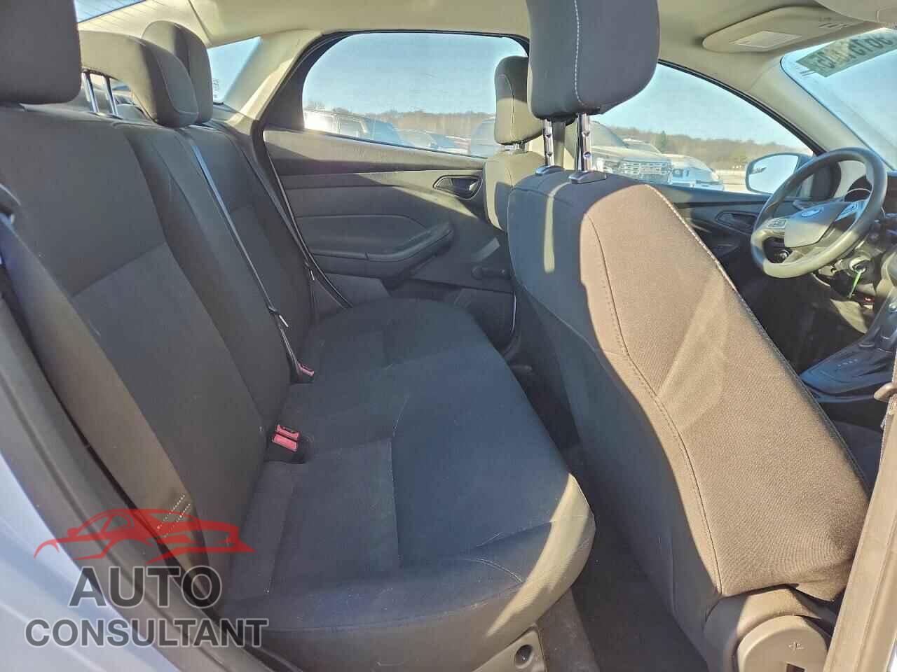 FORD FOCUS 2016 - 1FADP3E24GL264555