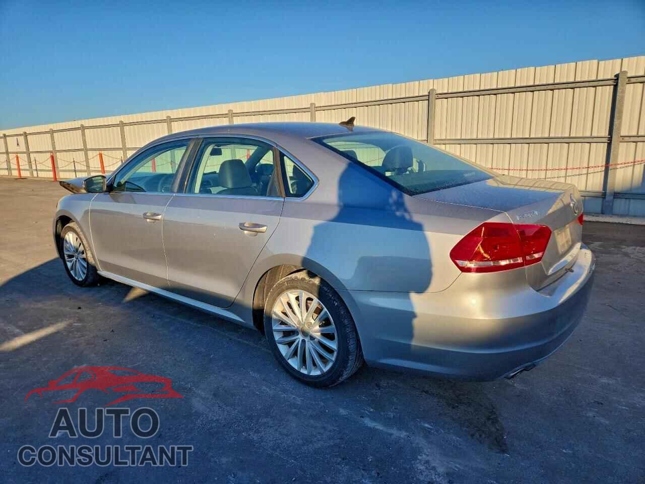 VOLKSWAGEN PASSAT 2013 - 1VWBN7A30DC047865