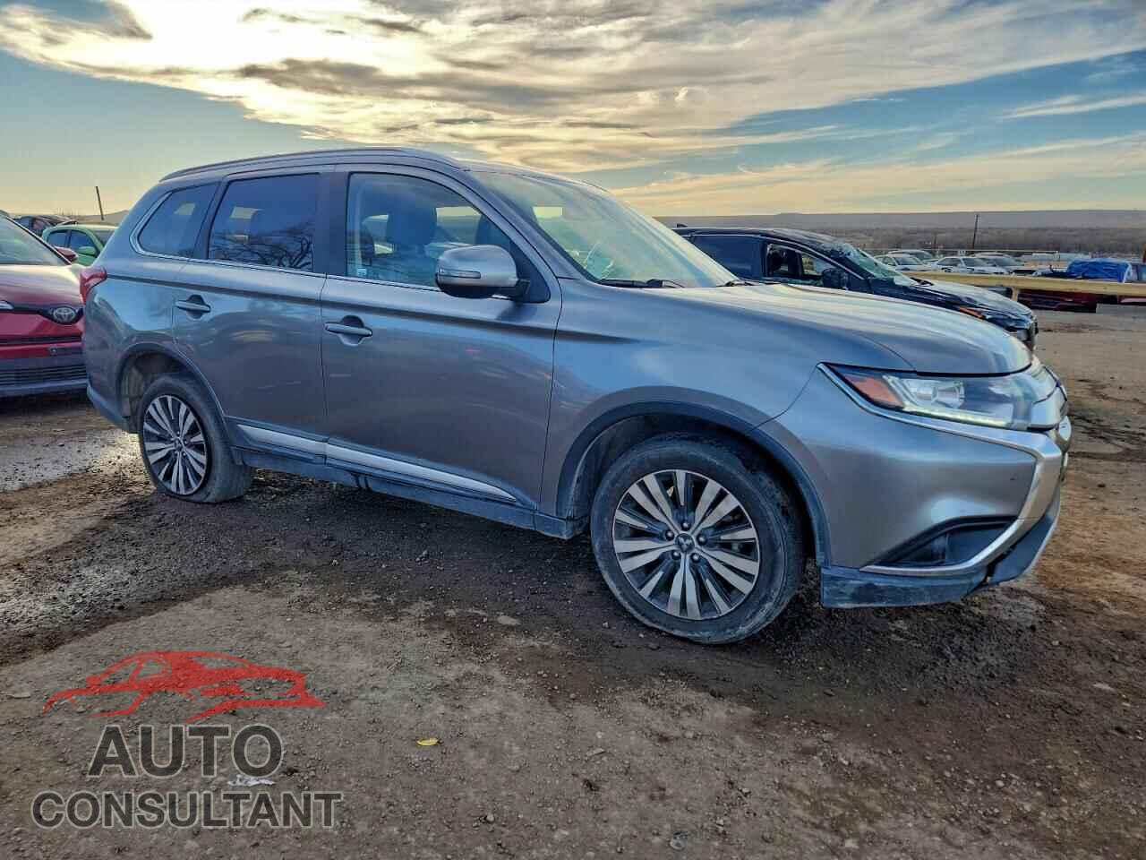 MITSUBISHI OUTLANDER 2019 - JA4AD3A39KZ015253