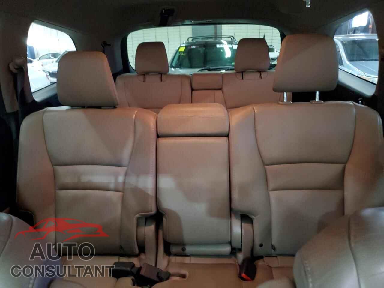 HONDA PILOT 2017 - 5FNYF6H84HB044305