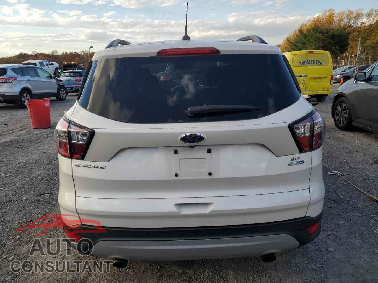FORD ESCAPE 2017 - 1FMCU9GD6HUD25962